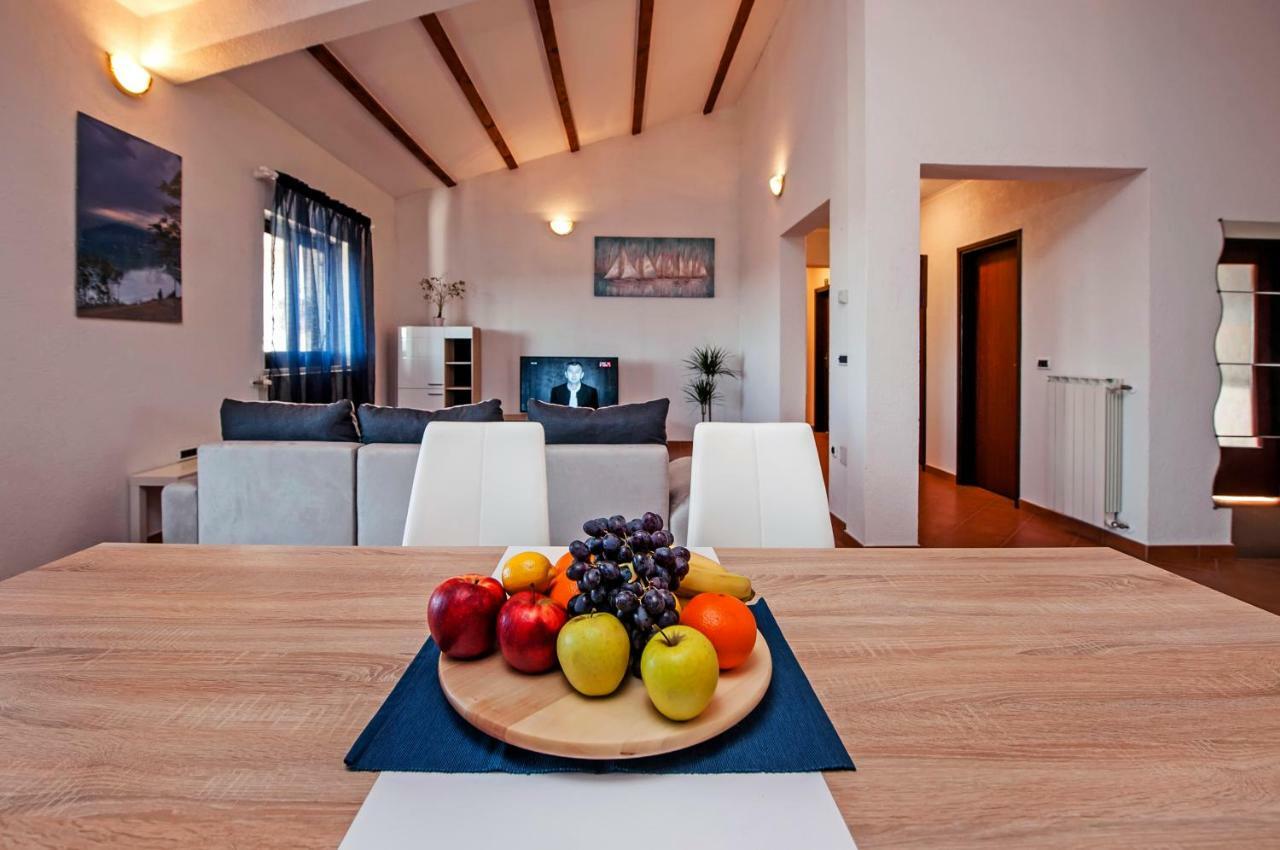 Apartment Bora โรวีน ภายนอก รูปภาพ